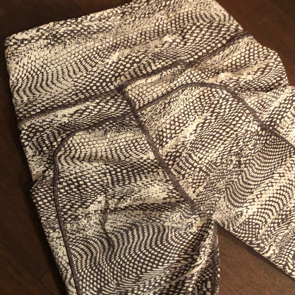 Lululemon RARE print leggings